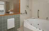 Toilet Kamar 7 Rydges Newcastle