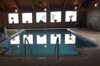 Swimming Pool AmericInn by Wyndham Garden City