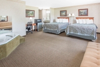 Bedroom Days Inn & Suites by Wyndham Brinkley