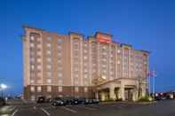 Exterior Hampton Inn & Suites by Hilton Toronto Airport