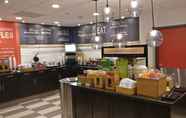 Restaurant 2 Hampton Inn & Suites by Hilton Toronto Airport