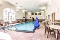 สระว่ายน้ำ Comfort Inn And Suites