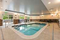 Swimming Pool Fairfield Inn & Suites by Marriott Bend Downtown