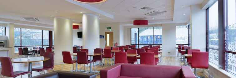 Lobby Travelodge London Wembley Hotel