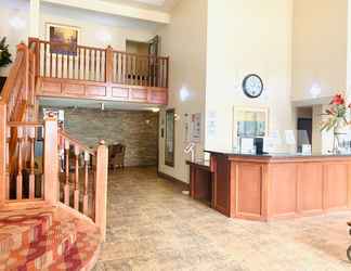 Lobby 2 Quality Inn & Suites Edmonton International Airport