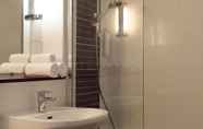 In-room Bathroom 3 Sure Hotel by Best Western Biarritz Aeroport