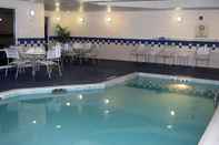 สระว่ายน้ำ Fairfield Inn and Suites by Marriott Youngstown Austintown