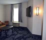 Ruang Umum 2 Fairfield Inn and Suites by Marriott Youngstown Austintown