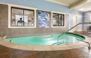 Swimming Pool 7 Hampton Inn Coventry - Warwick Area