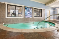 Swimming Pool Hampton Inn Coventry - Warwick Area