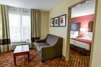 Common Space Comfort Suites Concord Mills