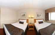 Bedroom 5 Super 8 by Wyndham Gananoque/Country Squire Resort