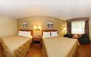 Bedroom 3 Super 8 by Wyndham Gananoque/Country Squire Resort