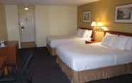 Bedroom 7 Super 8 by Wyndham Gananoque/Country Squire Resort