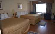 Bedroom 6 Super 8 by Wyndham Gananoque/Country Squire Resort