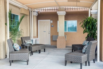 Lobby 4 Days Inn by Wyndham El Centro