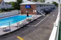 Swimming Pool Americas Best Value Inn & Suites Hyannis Cape Cod