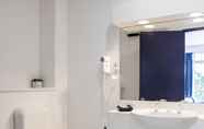 In-room Bathroom 7 U Studios Paraparaumu Beach