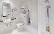 In-room Bathroom 3 The Westminster London, Curio Collection by Hilton