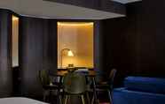 Kamar Tidur 6 The Westminster London, Curio Collection by Hilton