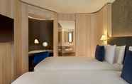 Kamar Tidur 5 The Westminster London, Curio Collection by Hilton