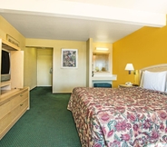 Bedroom 6 Travelodge by Wyndham Turlock