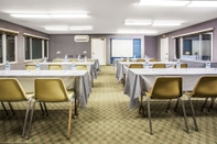 Functional Hall Travelodge by Wyndham Turlock