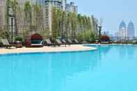 Swimming Pool New World Shanghai Hotel