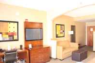 Ruang untuk Umum Quality Suites NYC Gateway