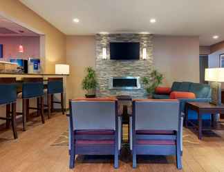 Lobby 2 Comfort Inn & Suites Fayetteville - University Area
