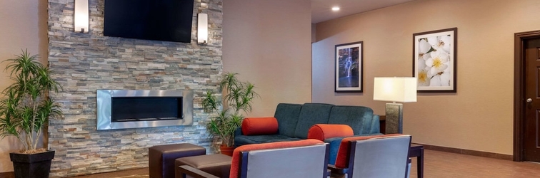 Lobby Comfort Inn & Suites Fayetteville - University Area