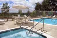 Swimming Pool Hilton Garden Inn Redding