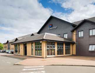 Exterior 2 Travelodge Glasgow Airport