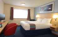 Bedroom 3 Travelodge Glasgow Airport