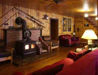 Lobby 2 Algonquin Eco-Lodge