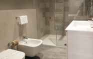 Toilet Kamar 5 Carlton