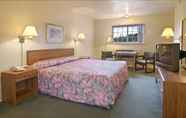 Bedroom 5 Great Lakes Inn
