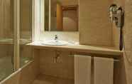 In-room Bathroom 2 Sercotel Porta Barcelona