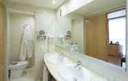 In-room Bathroom 6 Sercotel Porta Barcelona