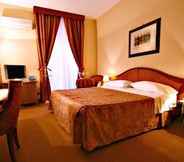 Bedroom 6 Massimo Plaza Hotel