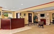 Lobby 4 Travelodge by Wyndham Lima OH