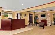 Lobby 4 Travelodge by Wyndham Lima OH