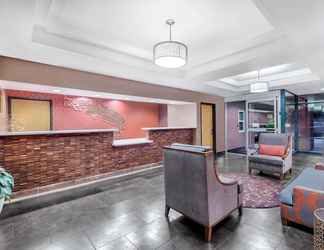 Lobby 2 Hawthorn Suites by Wyndham Oakland/Alameda