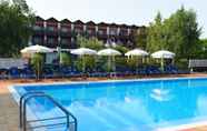Swimming Pool 6 Iseolago Hotel