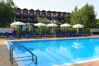 Swimming Pool Iseolago Hotel