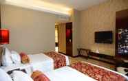Bedroom 6 Metropole Hotel