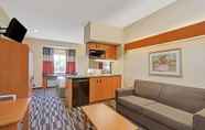 Kamar Tidur 3 Microtel Inn & Suites by Wyndham Bushnell
