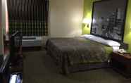 Bilik Tidur 6 Super 8 by Wyndham Intercontinental Houston TX