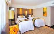 Kamar Tidur 3 Hotel Beverly Plaza