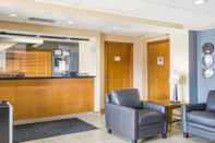 Lobby Econolodge Inn & Suites